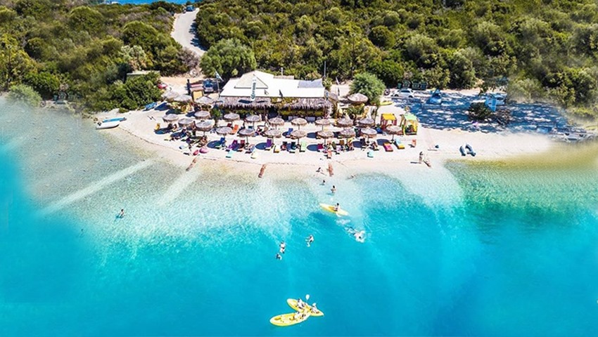 Το μυστικό νησί: Το μικρό ελληνικό νησί με τις 30 top -class παραλίες που προτιμούν οι big spenders