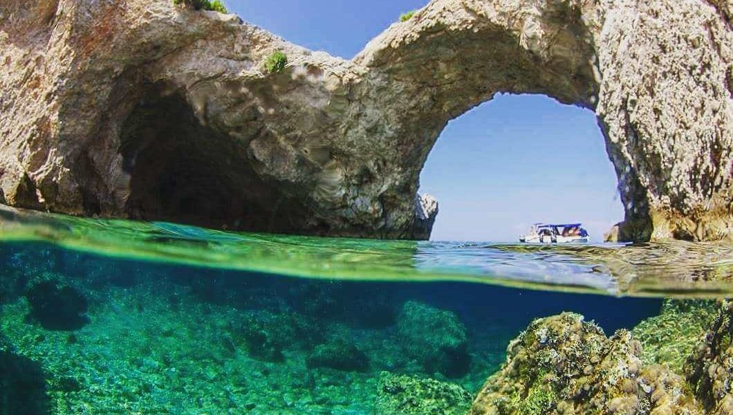 Σπηλιά της Φώκιας: Γνωρίστε μια κρυφή θαλάσσια σπηλιά μια ανάσα από την Αθήνα