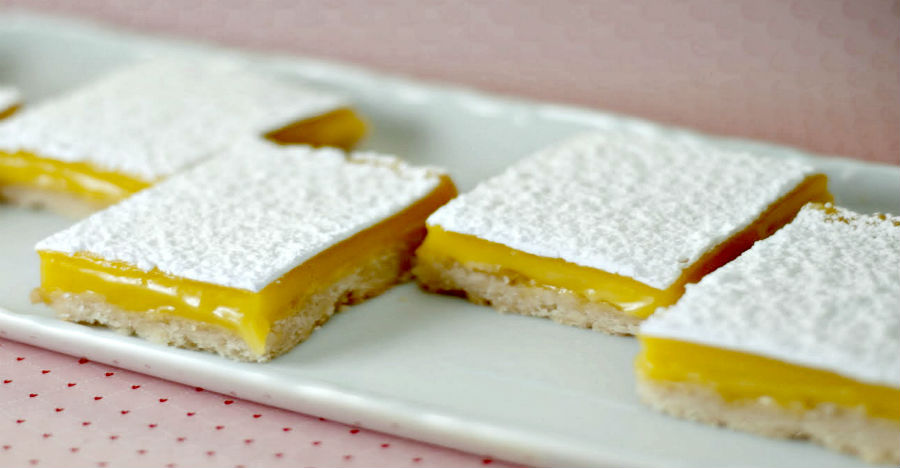 Γλυκό με λεμόνι: Η πιο εύκολη συνταγή που φτιάξατε ποτέ για το γευστικό γλυκό