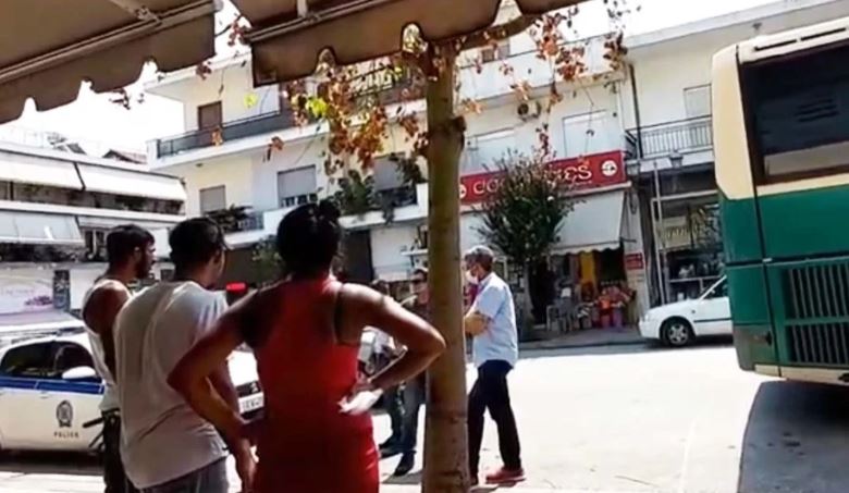 Στυλίδα Ρομά: Ρομά απειλούν οδηγό λεωφορείου επειδή δεν θέλουν να φορέσουν μάσκα – Το βίντεο τα λέει όλα