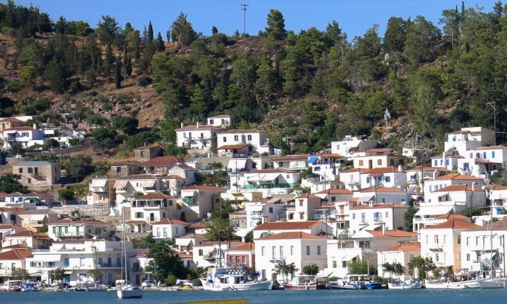 Πόρος: Η ανάρτηση γροθιά στο στομάχι που κάνει το γύρο του διαδικτύου