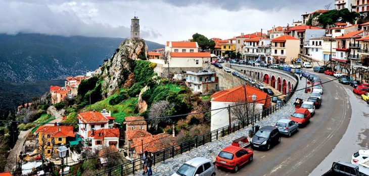 Κορονοϊός lockdown: Δεκάδες Αθηναίοι συρρέουν στην Αράχωβα