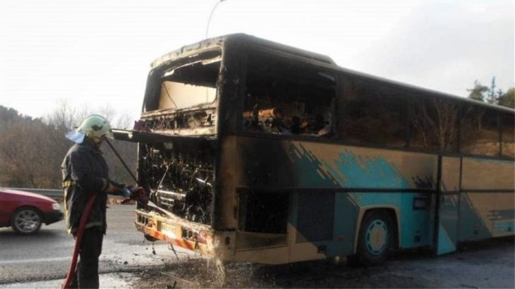 Μαρτίνο λεωφορείο: Τουριστικό λεωφορείο τυλίχτηκε στις φλόγες (Βίντεο)