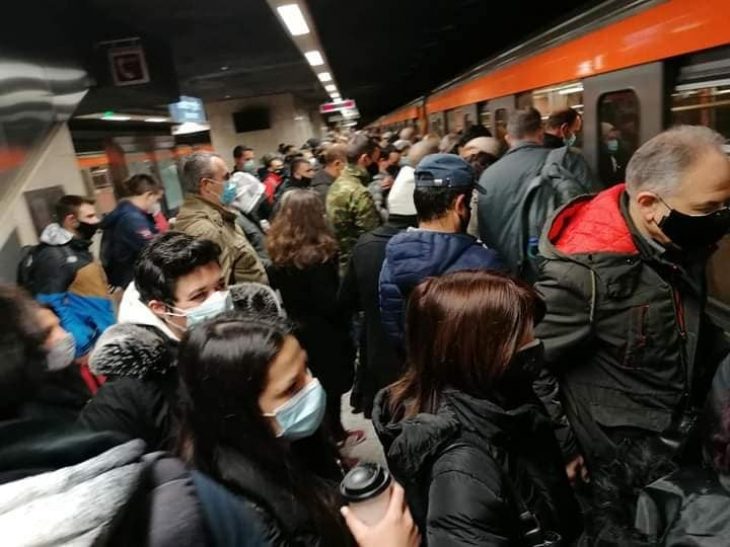 Μοναστηράκι: Τεράστιος συνωστισμός στις αποβάθρες του μετρό