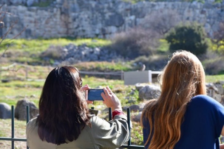 Ρόδος ντροπή: Κοβουν το ρεύμα σε ανέργους του εποχικού τουρισμού