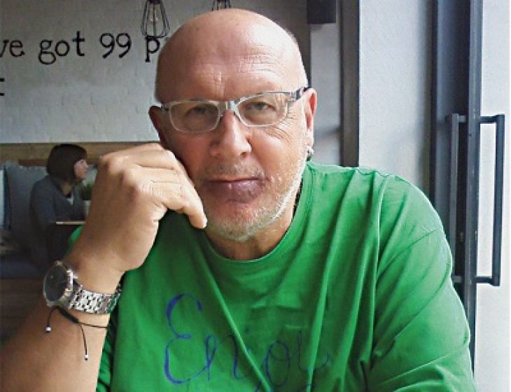 Λάκης Παπαδόπουλος: Η αλήθεια για το σημάδι στο πρόσωπο, η τεράστια καριέρα και το επάγγελμα του γιου του