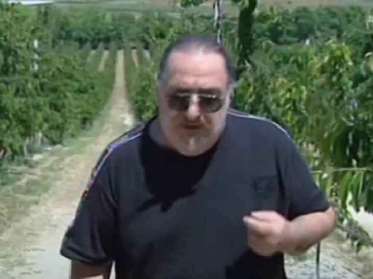 Βασίλης Καρράς: Άφησε το τραγούδι και έγινε αγρότης