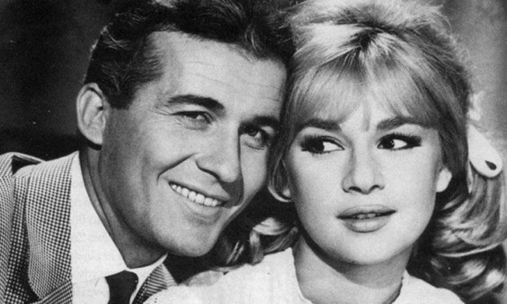 Αλίκη Βουγιουκλάκη: Η γυναίκα που παραλίγο να διαλύσει το γάμο της
