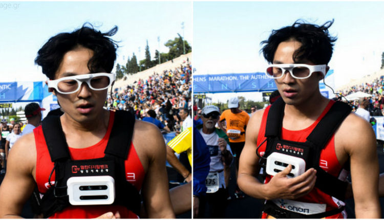 Τεράστια δύναμη ψυχής: Τυφλός αθλητής από την Κορέα τερμάτισε στο Μαραθώνιο χωρίς συνοδό