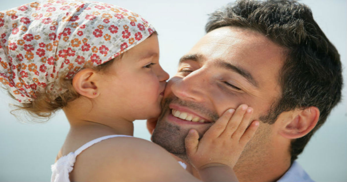 Γιορτή Του Πατέρα: “Το Πιο Σημαντικό Έργο Που Ένας Πατέρας Μπορεί Να Κάνει Για Τα Παιδιά Του Είναι Ν΄ Αγαπάει Τη Μάνα Τους”