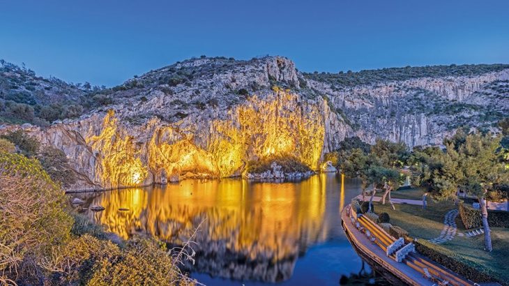 Λίμνη Βουλιαγμένης: Το σπήλαιο που έχει καταπιεί 8 δύτες