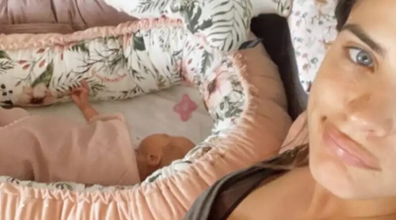 Χριστίνα Μπόμπα: Η νέα φωτογραφία με τα δίδυμα – Εξουθενωμένη και άυπνη μητέρα