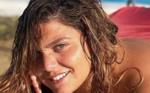 Δανάη Μπάρκα: Ποζάρει με το μαγιό της μπρούμυτα για πρώτη φορά και στέλνει το πιο σωστό μήνυμα στους κομπλεξικούς