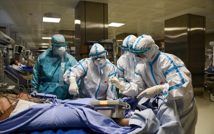 Επιστολή υγειονομικού: «Εγώ ο ανεμβολίαστος “ψεκασμένος” υγειονομικός που κάποτε με χειροκροτούσες από το μπαλκόνι…»