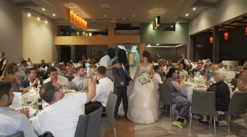 Χαμός σε γάμο στα Τρίκαλα: Κουκουλοφόροι πήραν τον γαμπρό σηκωτό