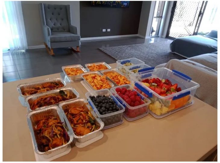 Γυναίκα ξυπνάει κάθε μέρα στις 4:30 το πρωί για να φτιάξει πρωινό στον άντρα της
