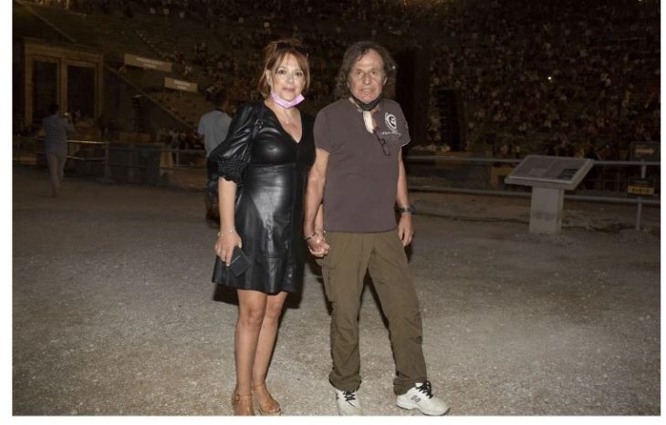 Ελένη : Χεράκι χεράκι με τον Παπακωνσταντίνου στην Επίδαυρο
