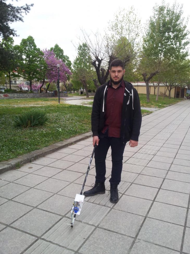 Μπαστούνι για τυφλούς: Το πρώτο "έξυπνο" το κατασκεύασε 16χρονος από την Ημαθία
