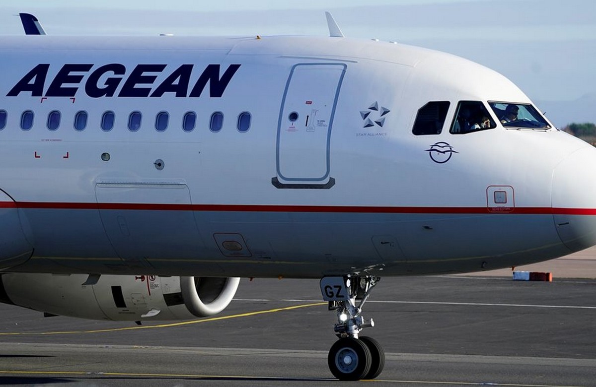 Aegean Airlines: Κατέβασε από το αεροπλάνο της δύο γυναίκες γιατί αρνήθηκαν να φορέσουν μάσκα