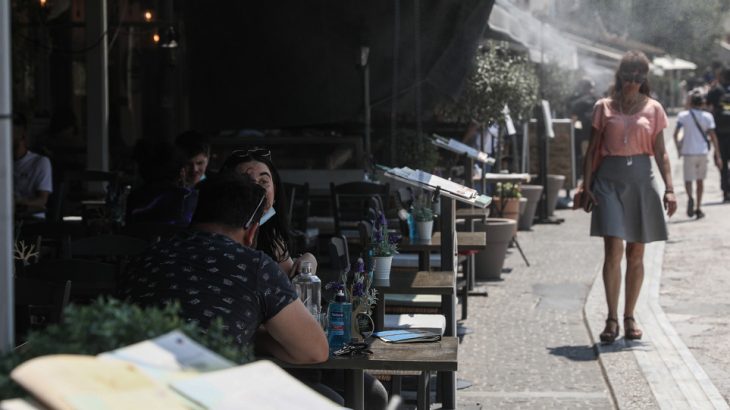 Lockdown για ανεμβολίαστους: Νέα μέτρα στους χώρους εστίασης