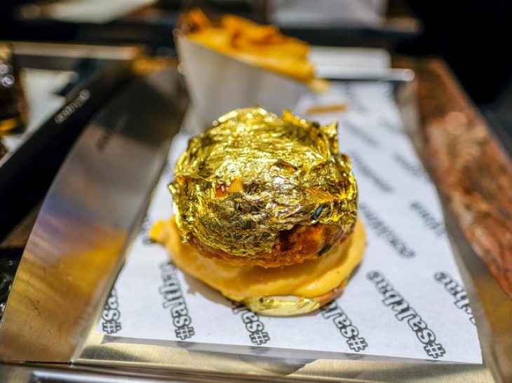 Νουσρέτ Μύκονος: Έλληνες του πληρώνουν 800 ευρώ για μια μπριζόλα
