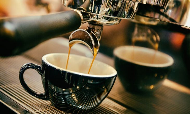 Καφές: Πικρός και πανάκριβος μετά τις ανατιμήσεις
