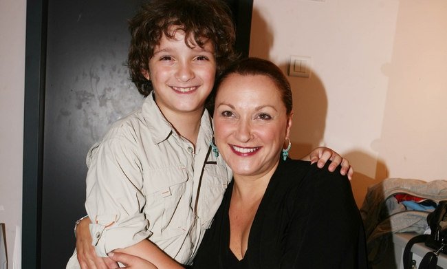 Βίκτωρας Κωνσταντάκης: Κλώνος της μαμάς του Ρένιας Λουιζίδου ο 25χρονος!