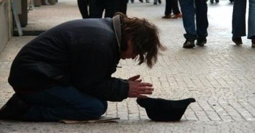 «Πάρτε ό,τι θέλετε και θα τα πληρώσω εγώ!» μου είπε η ταμίας όταν χώρισα και ζητιάνευα