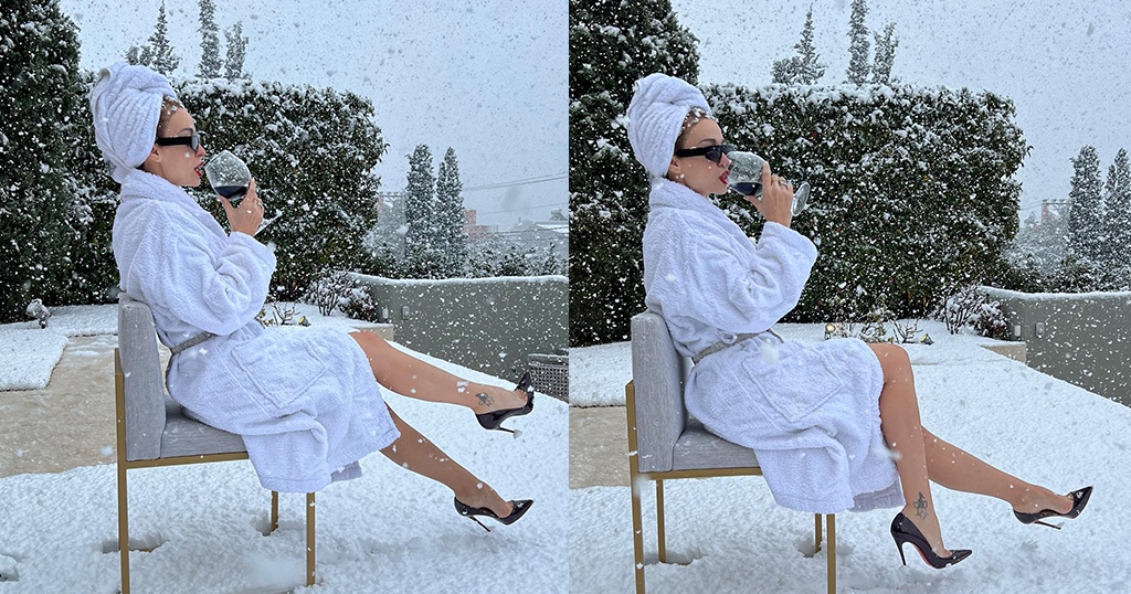 Το τερμάτισε η Ελένη: Η Φουρέιρα με μπουρνούζι και γόβες στο χιόνι πίνει κρασί