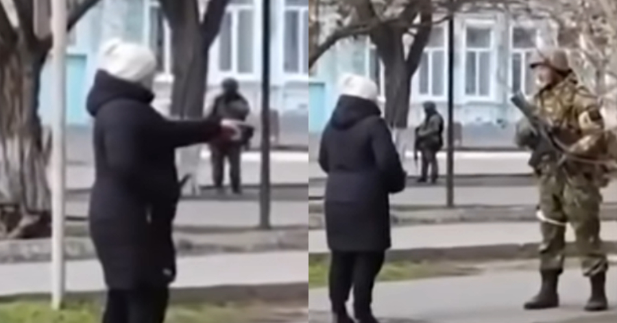 «Τι ήρθατε να κάνετε στη χώρα μας;»: Ουκρανή γυναίκα στέκεται με θάρρος απέναντι σε πάνοπλους Ρώσους στρατιώτες