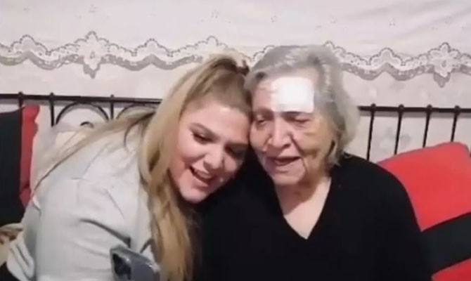 «Πάθαμε 10 εγκεφαλικά από την τρομάρα»: Το συγκινητικό βίντεο της Δανάης Μπάρκα με την γιαγιά της μετά το ατύχημα που είχε