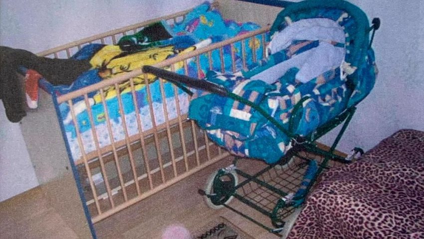 «Σκότωσε τα 3 της παιδιά με το πανάκι για τα σάλια»: Το μοναδικό στοιχείο που πρόδωσε τη μάνα-φονιά στην ανάκριση
