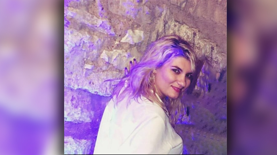 Aγνώριστη, σκιά… του εαυτού της με σκούρο μαλλί και στο λαιμό της να κρέμονται αυτά τα 4 πράγματα: Έφτασε στο Εφετείο η Πισπιρίγκου – Σοκάρει η νέα της εικόνα