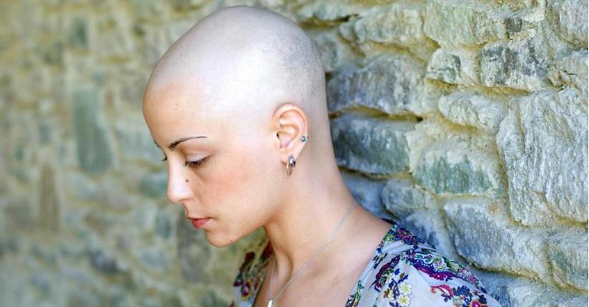 Εξομολόγηση αναγνώστριας: «Άλλαξες εμφανισιακά!» μου έλεγε επειδή έχασα τα μαλλιά μου απ’ τον καρκίνο και με άφησε