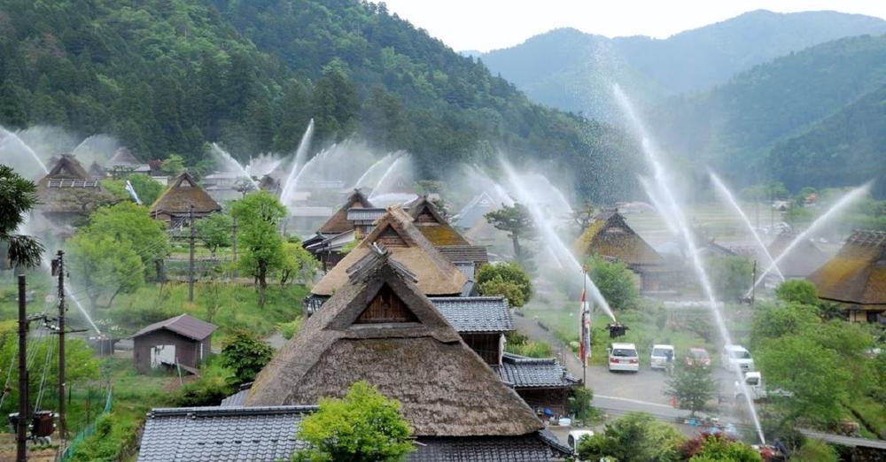 Σβήνει τη φωτιά στο πι και φι: Το αυτόματο σύστημα πυρόσβεσης που έχει ένα χωριό στην Ιαπωνία
