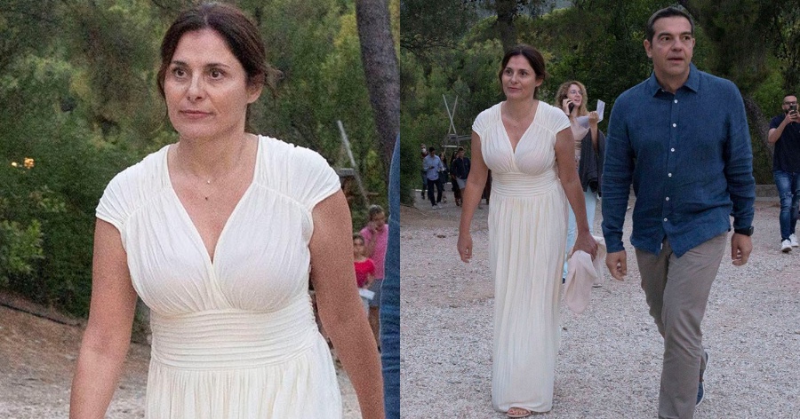 Αρχαία Ελληνική ομορφιά: H Μπέτυ Μπαζιάνα με αρχαιοελληνικό φόρεμα στην Επίδαυρο κλέβει την παράσταση