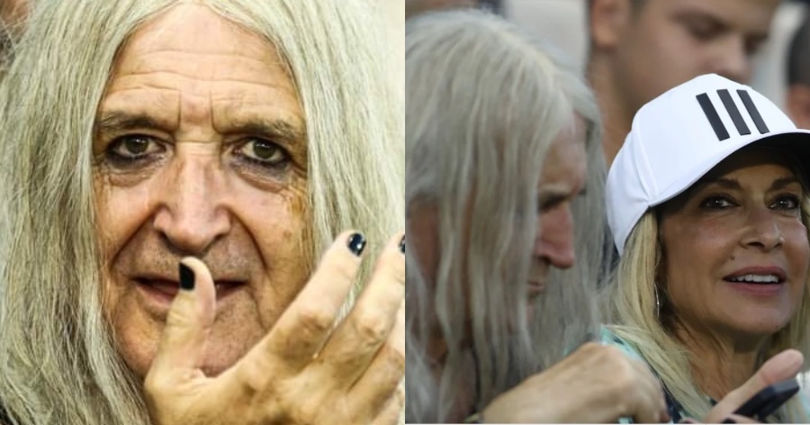 Η αλλαγή στην εμφάνιση του Νίκου Καρβέλα που ελάχιστοι εντόπισαν: Έχασε τα μαλλιά του ο τραγουδιστής, με περούκα στη πρόσφατη εμφάνιση του στο γήπεδο