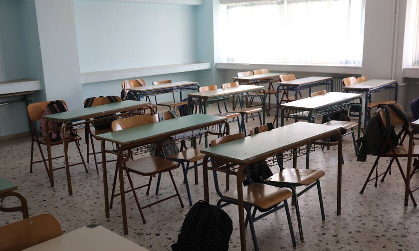 ΕΚΤΑΚΤΟ: ΑΝΑΤΡΟΠΗ ΜΕ ΤΗΝ ΑΠΟΦΑΣΗ ΤΟΥ ΥΠΟΥΡΓΕΙΟΥ ΓΙΑ ΤΑ ΣΧΟΛΕΙΑ ΑΥΡΙΟ 3/4