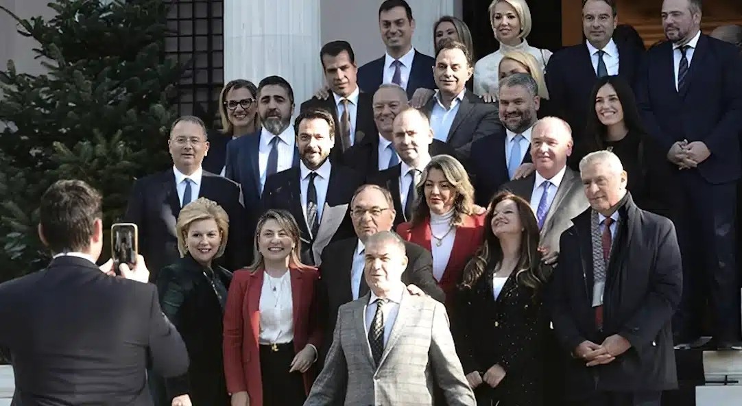 50 βουλευτές της ΝΔ τον θέλουν: Auτoς είναι ο αντικαταστάτης του Μητσοτάκη και νέος Αρχηγός της Νέας Δημοκρατίας