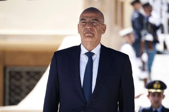 Πήρε θέση ο Δένδιας για το Μνημείο Άγνωστου Στρατιώτη και «τάπωσε» τον Μητσοτάκη