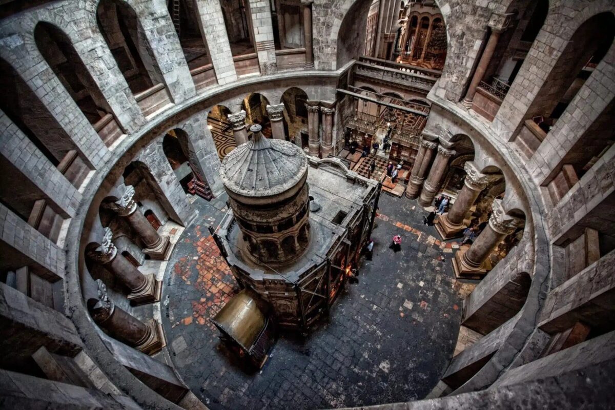 EKTAKTO ΓΙΑ ΠOΛEMO ΚΑΙ ΤΟΝ ΠΑΝΑΓΙΟ ΤΑΦΟ