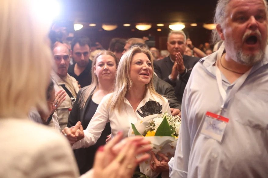 Αποθέωσαν την Καρυστιανού στην παρουσίαση του νέου κόμματός της