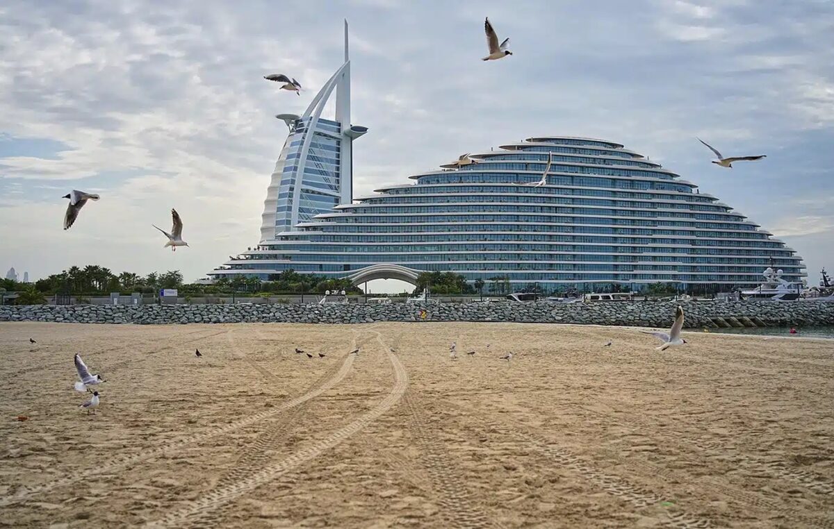 Το Ντουμπάι «αργοσβήνει» – Σε 48 ώρες τελειώνει το νερό – Οργιάζουν οι φήμες για capital controls