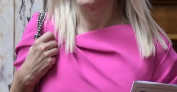 ΠΑΣΙΓΝΩΣΤΗ ΕΛΛΗΝΙΔΑ ΠΟΛΙΤΙΚΟΣ ΕΠΙΣΤΡΕΦΕΙ ΣΤΟ ΠΑΣΟΚ ΑΠΟ ΤΟΝ ΣΥΡΙΖΑ