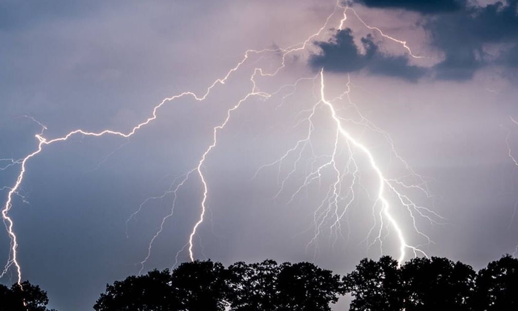 Έρχονται ισχυρές καταιγίδες κι αφρικανική σκόνη – Πού θα είναι έντονα τα φαινόμενα