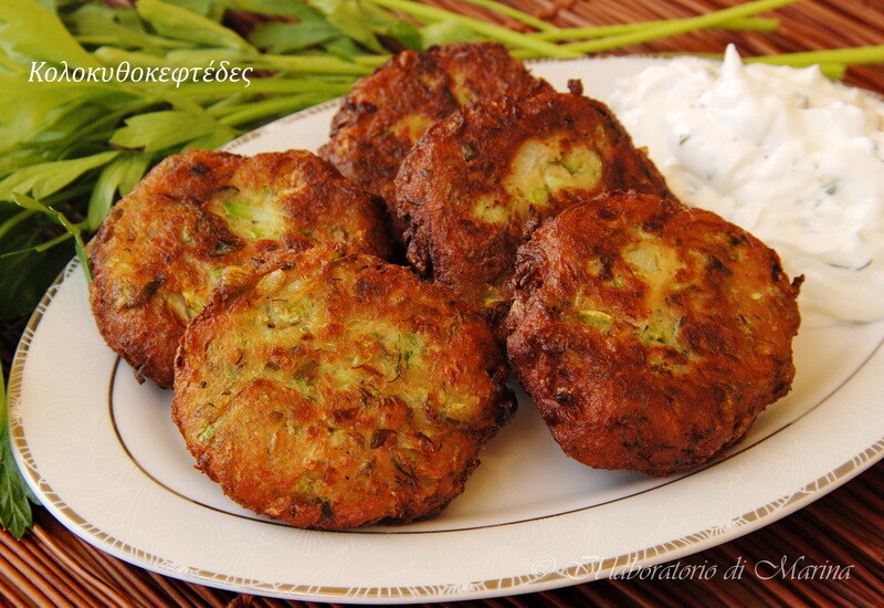 Οι τέλειοι κολοκυθοκεφτέδες που δεν βαραίνουν στο τηγάνι
