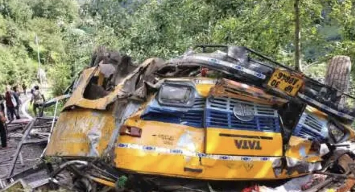 6 νεκροί και 17 τραυματίες σε τροχαίο στην Ινδία με σχολικό λεωφορείο – Μεθυσμένος ο οδηγός