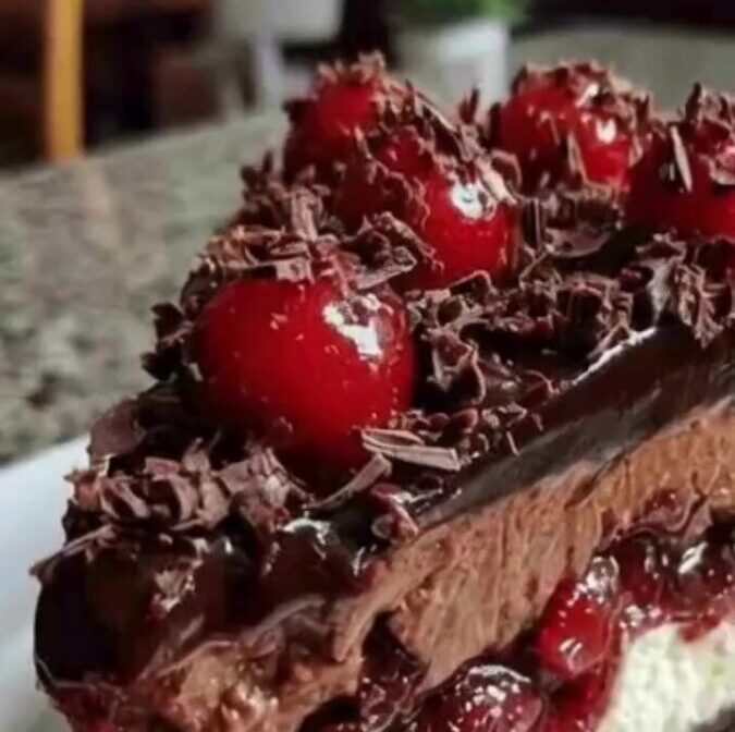 Ο άντρας μου ξετρελάθηκε τόσο με τη Black Forest που του έφτιαξα που νόμιζε πως την πήρα από ζαχαροπλαστείο