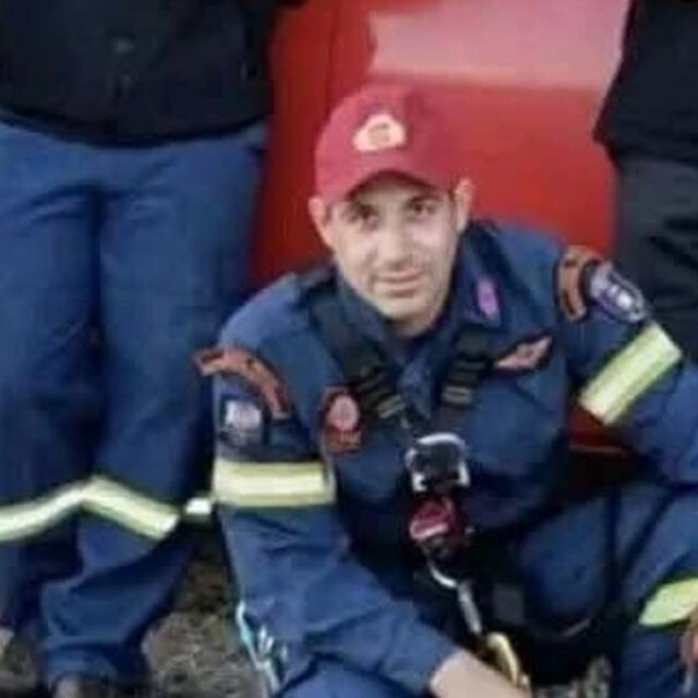Πένθος για τον 36χρονο πυροσβέστη της ΕΜΑΚ που άφησε την τελευταία του πνοή