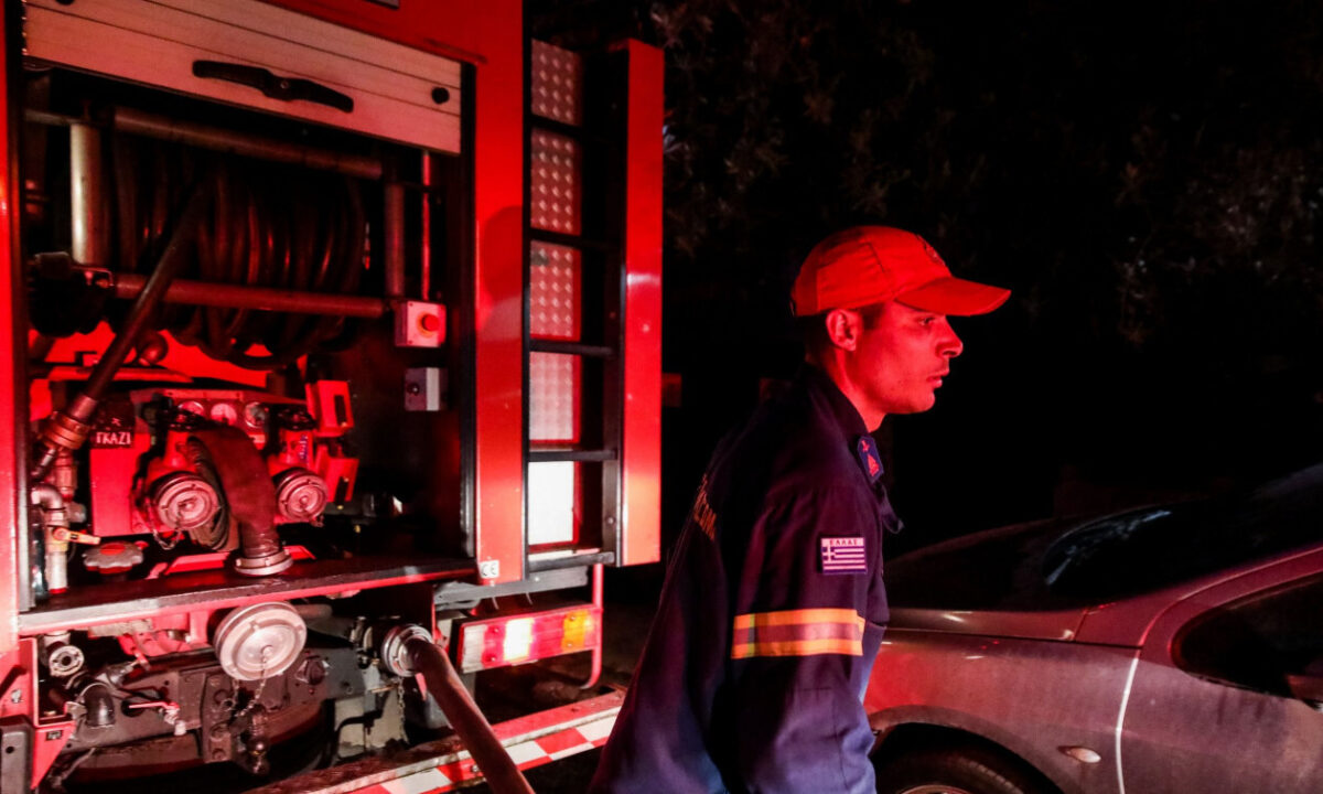 ΜΕΓΑΛΗ ΦΩΤΙΑ ΤΩΡΑ ΣΤΗΝ ΑΘΗΝΑ: ΚΛΕΙΝΟΥΝ ΔΡΟΜΟΙ – ΔΙΑΚΟΠΗ ΚΥΚΛΟΦΟΡΙΑΣ